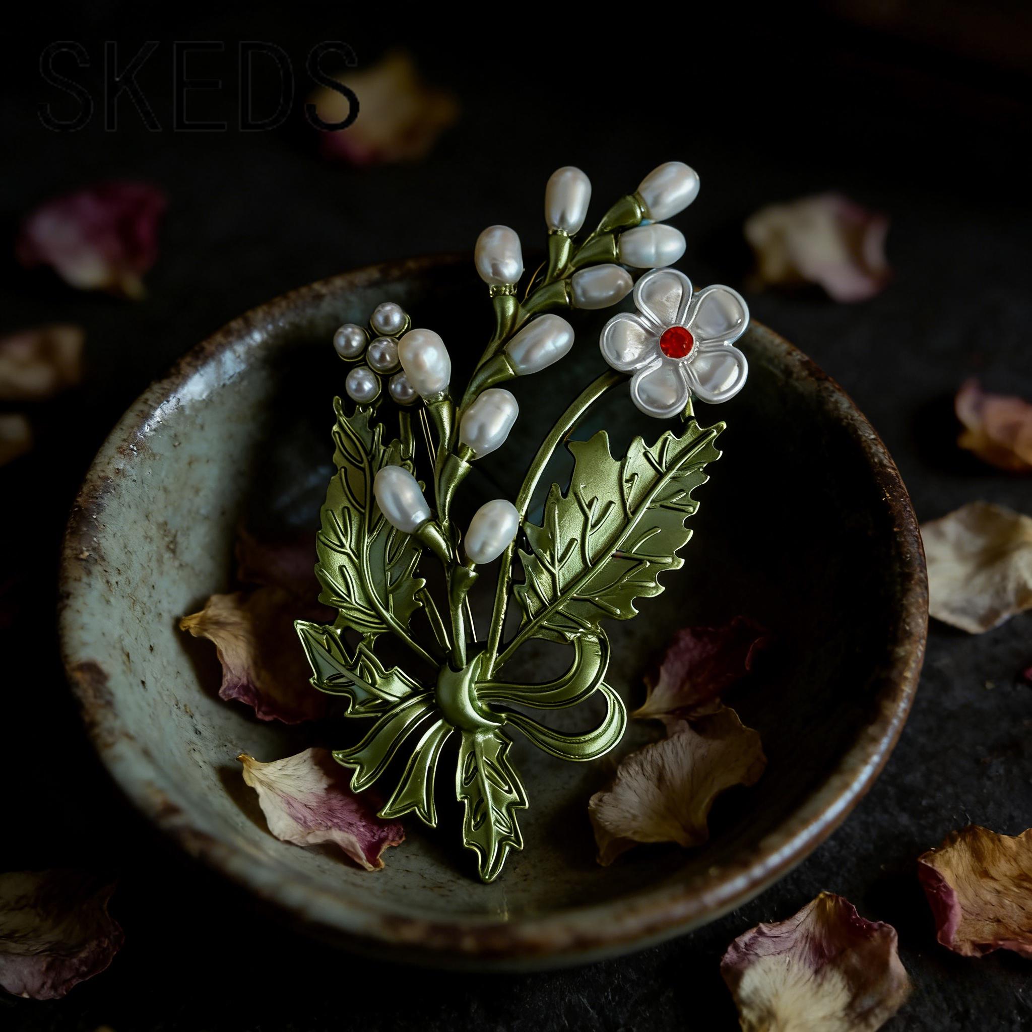 

SKEDS New Design Palace Retro Brooch Enamel Brooch for Coats and Suits Pin Accessory Plant Series Badge Unisex Jewelry