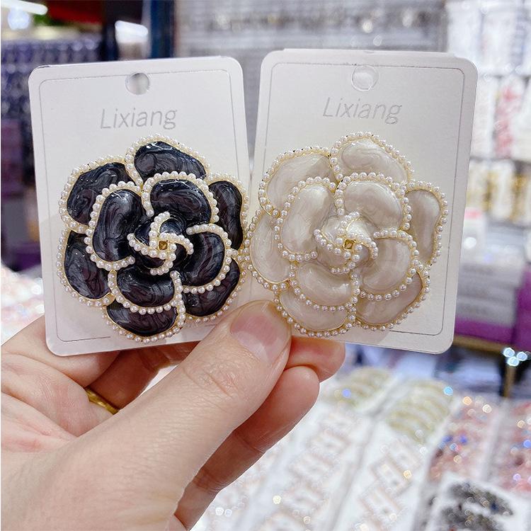 Pearl Camellia Brooch: Elegant Korean-Style Sweater & Coat Accessory for Autumn/Winter