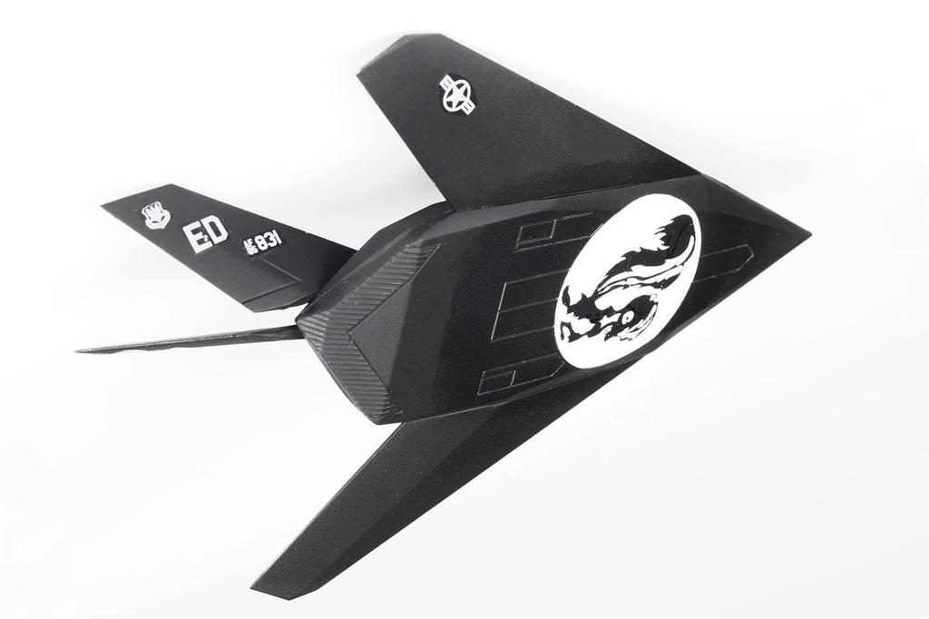 PLATZ US Air Force Stealth Fighter Nighthawk Skunk Works Plastic Model 1/144 F-117 AE144-15