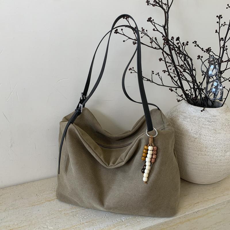 

Повседневная сумка-тоут через плечо для поездок на работу, новая модель осени 2025 года, модная простая ретро нишевая сумка-тоут большой вместимости no pendant