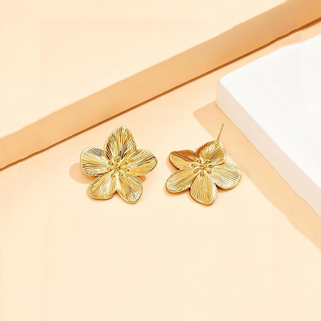 Elegant Versatile Large Camellia 18K Gold-Plated Stainless Steel Flower Stud Earrings for Women