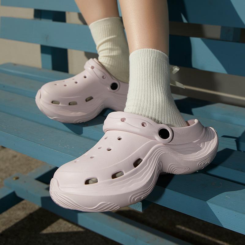 Summer Can Wear Thick-soled Hole Shoes Women's Home Light Breathable Non-slip Fashion Versatile Soft-soled Sandals Women