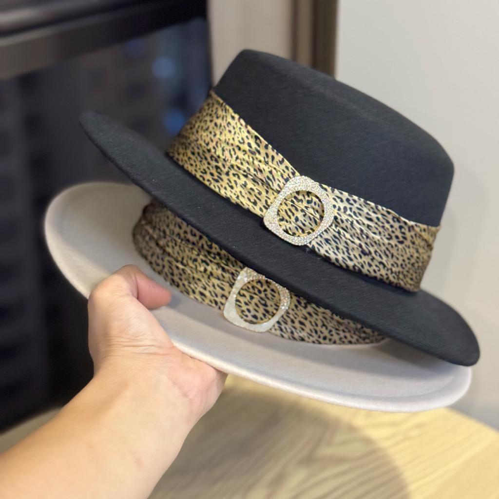 Hat Women's Autumn and Winter Rhinestone Flat Top Hat Woolen Felt Hat British Retro French Fashion Versatile Warm Hat Trend