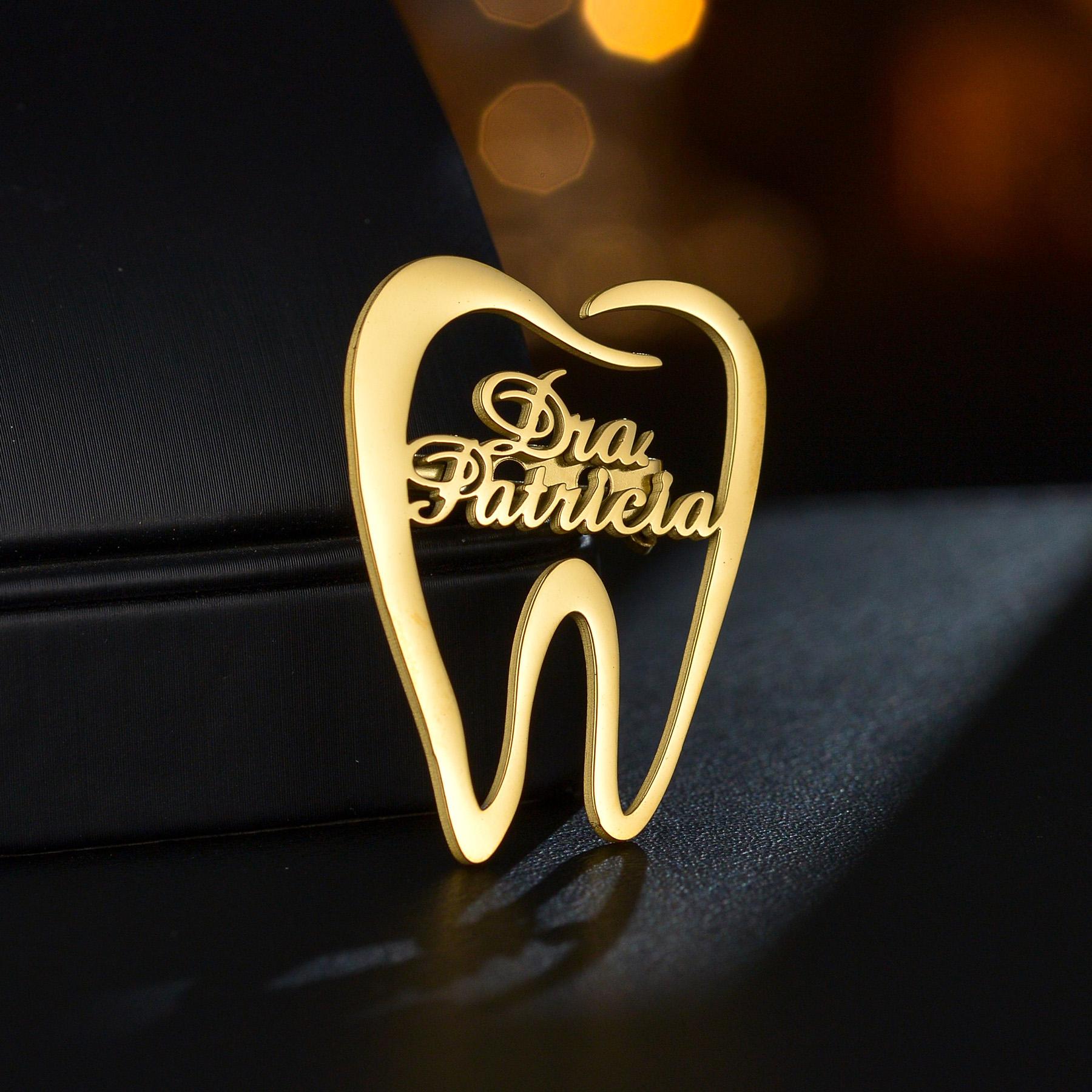 

Atoztide Personalized Custom Name Logo Brooch For Women Men Stainless Steel Welding Buckle Pin Fashion Wedding Jewelry Gift Silver color