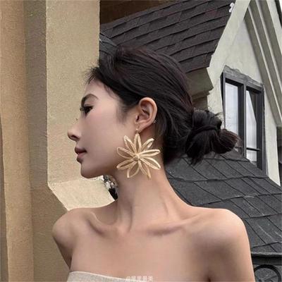 Straw Flower Earrings Simple Fashion Versatile Stud Earrings Niche Design Personality Exquisite Elegant Earrings