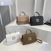 Simple and Fashionable Messenger Bag, New Women's Bag, Solid Color Shoulder Bag, Niche Design, Elegant Portable Small Square Bag for Women