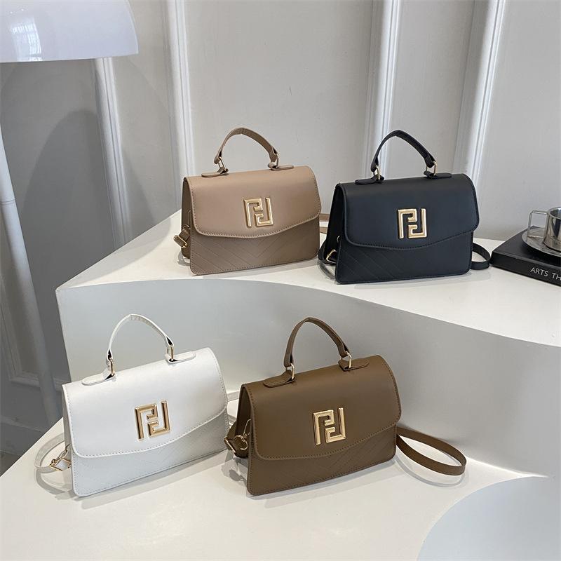 Simple and Fashionable Messenger Bag, New Women's Bag, Solid Color Shoulder Bag, Niche Design, Elegant Portable Small Square Bag for Women