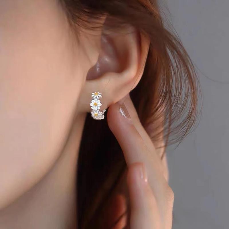 New 925 Sterling Silver Daisy Earrings Charm Distinctive Geometric Shape Women Earrings Birthday Gift Exquisite Jewelry