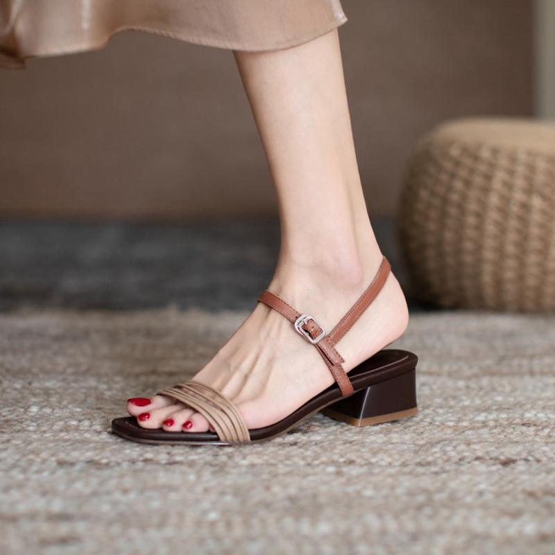 

Летняя женская обувь, кожаные женские сандалии с квадратным носком и массивным каблуком, лаконичные однотонные женские сандалии с узким ремешком и пряжкой