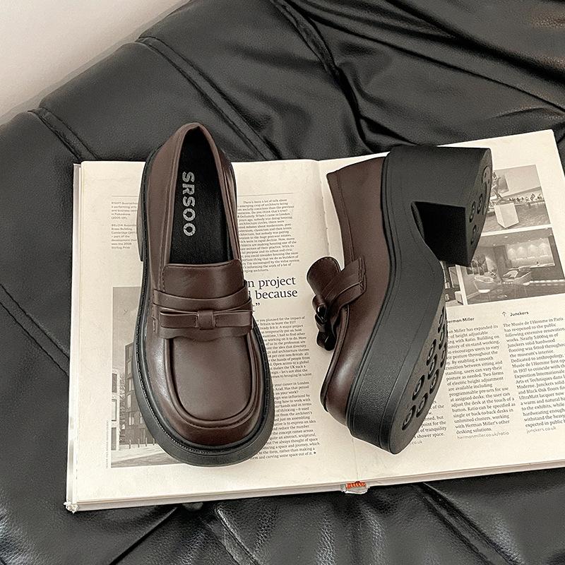

Versatile fashion style small leather shoes platform loafers spring and summer 2025 new outer wear black heightening single shoes women s shoes 35 коричневый