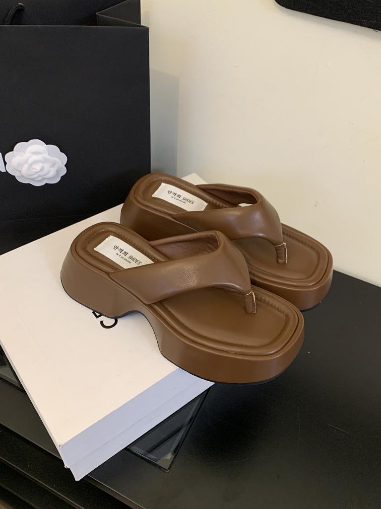 2025 Summer Fashion Thick-soled Cross-strapped Cool Slippers Women's Shoes Wear Versatile Height Increase Internet Celebrity Beach Muffin Slippers