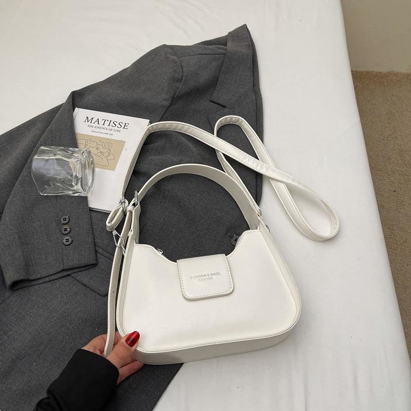 French niche single shoulder underarm bag women's 2025 summer new fashionable high-value commuter baguette bag messenger bag