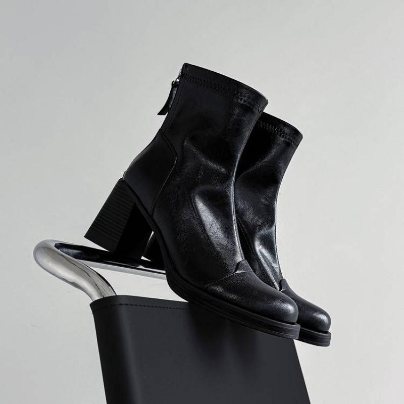 

Autumn and winter women s leather boots solid color large size women s boots leather Martin boots cowhide new round head versatile low boots women 39