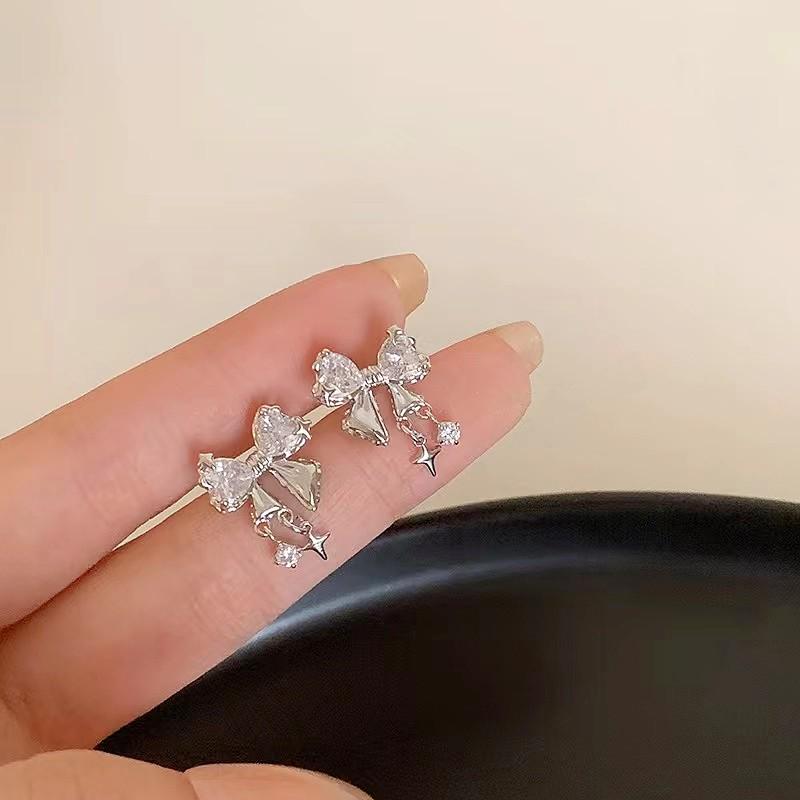 Elegant Zirconia Bow Stud Earrings for Women – High-End, Fashionable Design