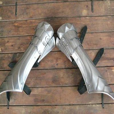 Medieval Lerp Warrior Hand Made Steel Gothic Style Pair Of Bracers Knight Gauntlets Armor
