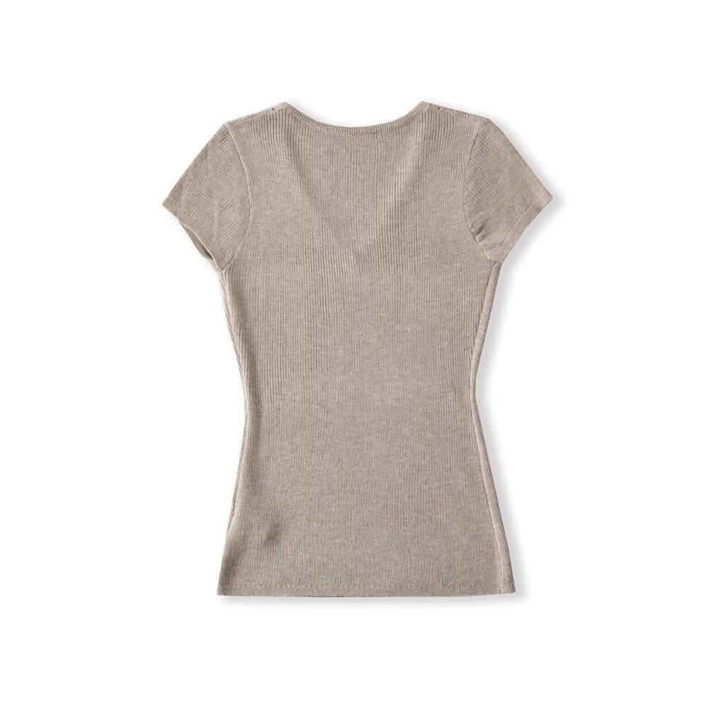 Slim-Fit V-Neck Cable Knit Short-Sleeve Sweater – Figure-Flattering Waist-Cinched Top