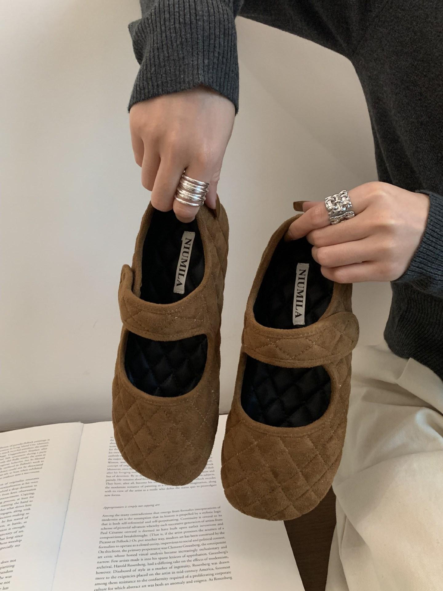 

Mary Jane single shoes women s autumn 2025 new round head niche Velcro diamond shallow mouth flat sole single shoes 39