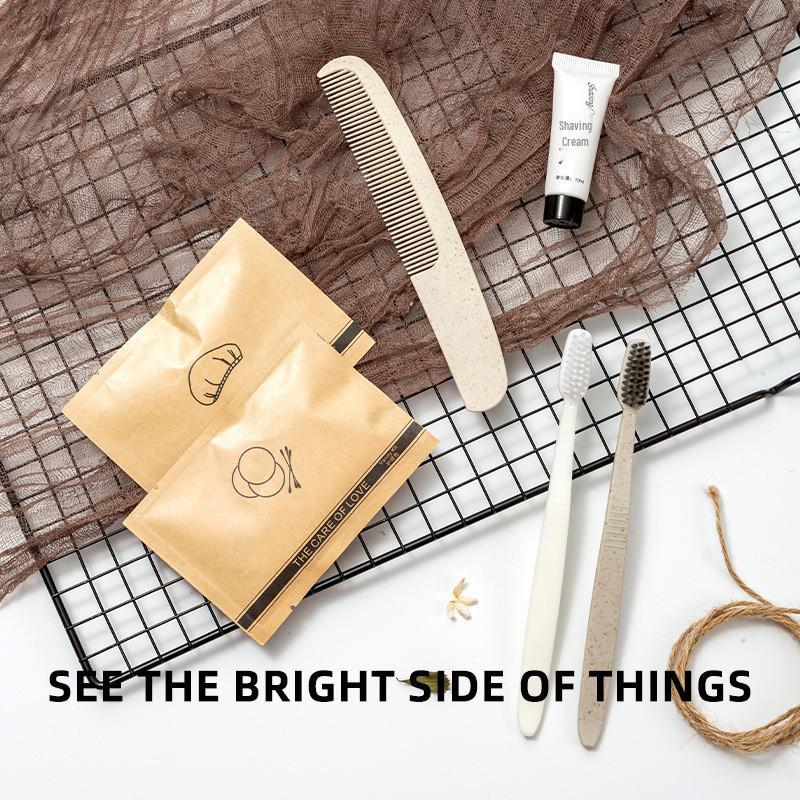 Pungă de Hârtie Kraft B&B Set de Articole de Toaletă Hoteliere de Unică Folosință: Periuță de dinți, Pastă de dinți, Gel de duș.