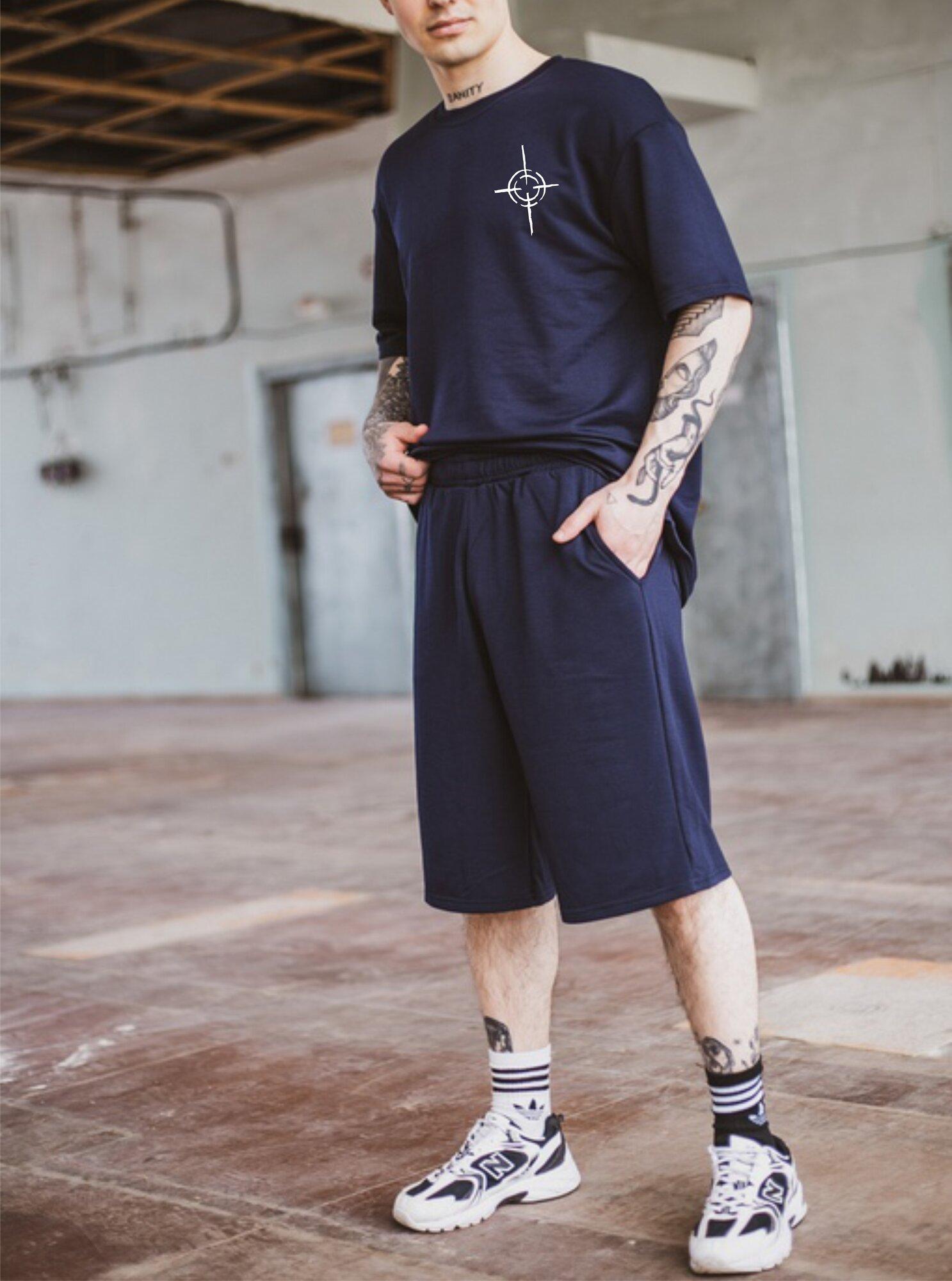 

Black fitted t-shirt with print and text XL