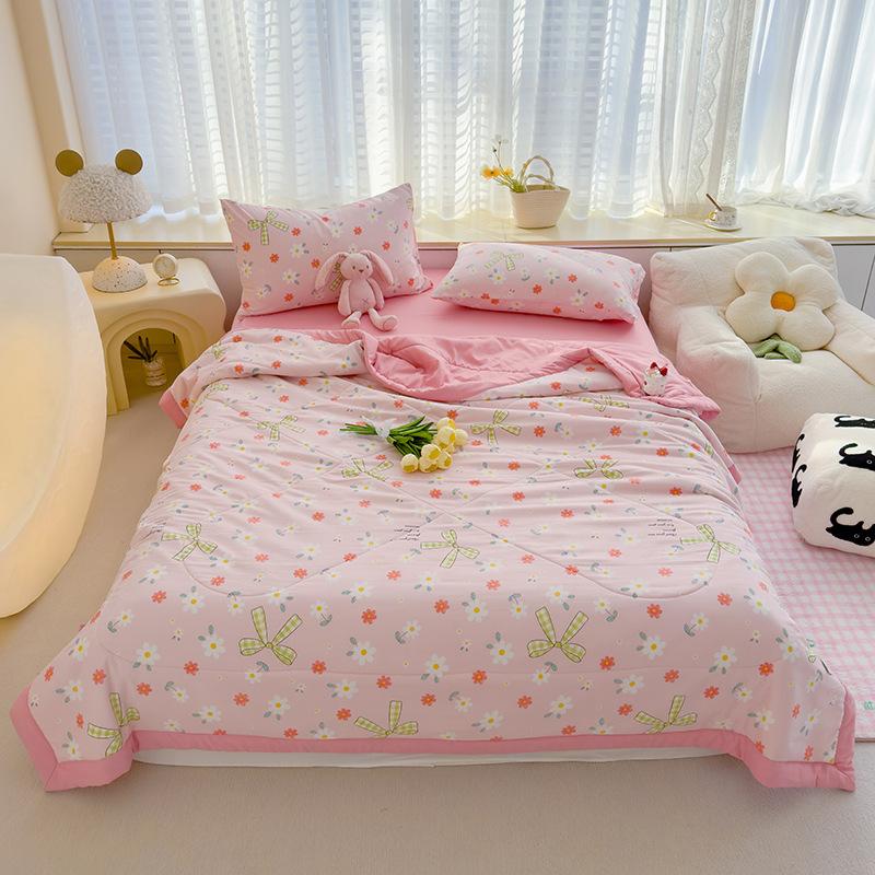 Ultra-Soft Summer Cooling Quilt - Lightweight, Breathable & Skin-Friendly with Embossed Floral Print Design for All Seasons - Perfect for Bedroom