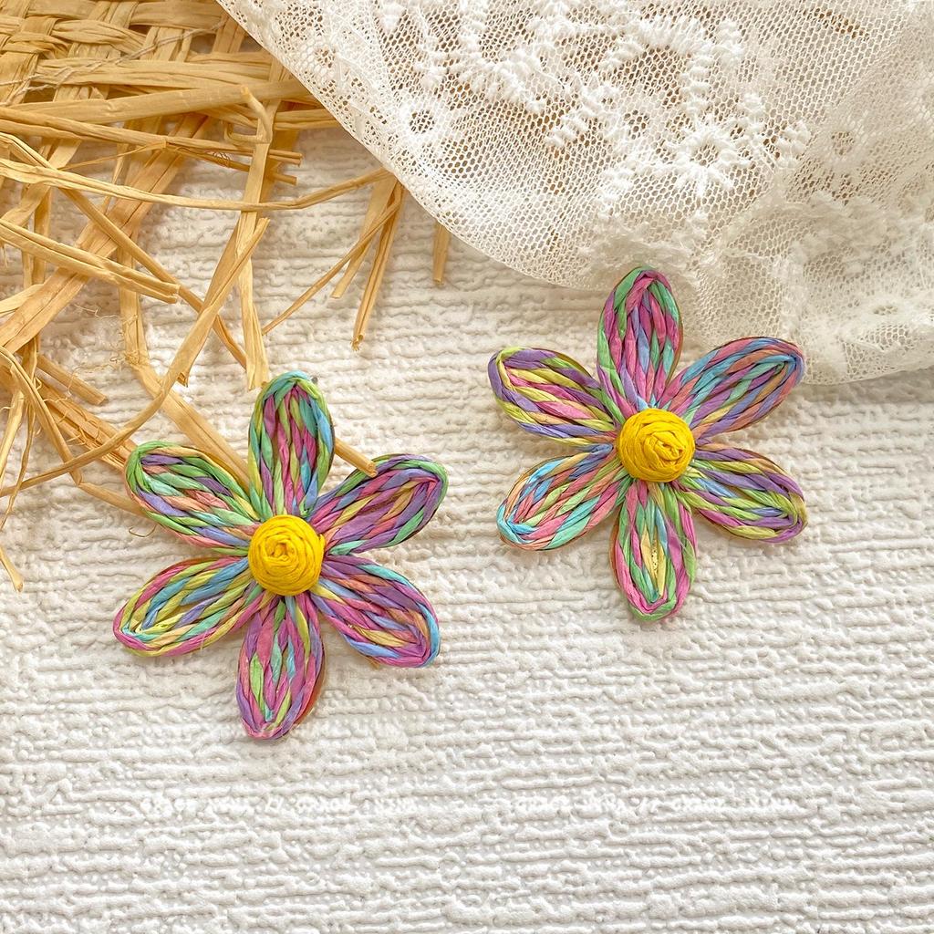 Seaside Chic: Resort-Style Woven Flower Stud Earrings – Perfect Island Accessories for Summer!