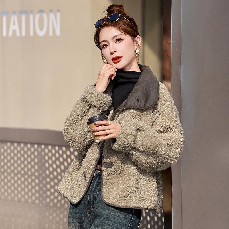 

Reversible Women s Leather and Fur Coat with Turn-Down Collar for Autumn/Winter – YB3537 M (90-120 jin) жовтий