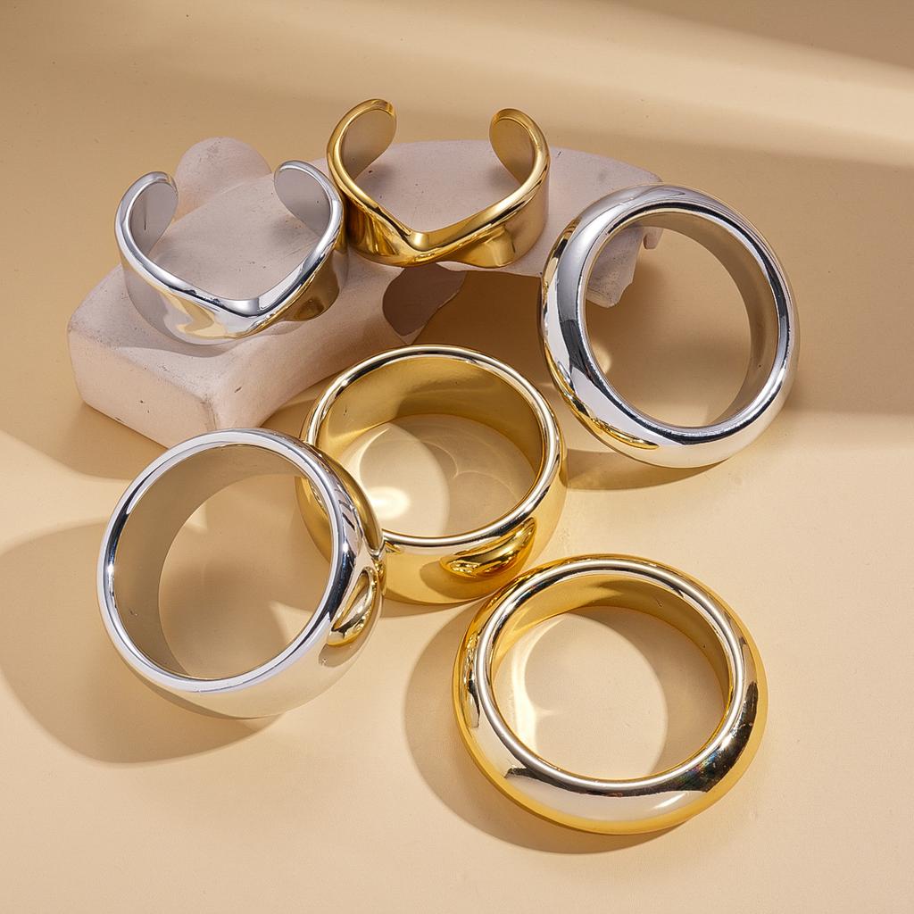 European and American metal light-sensitive surface round twisted opening bracelet cold wind geometric simple jewelry 