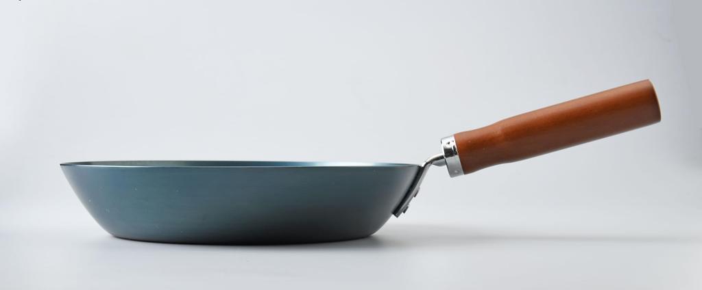 Kawabata Takisaburo Shoten Iron Frying Pan 26cm Made in Japan IH Compatible Gas Stove Compatible No Seasoning Required High Durability Wooden Handle