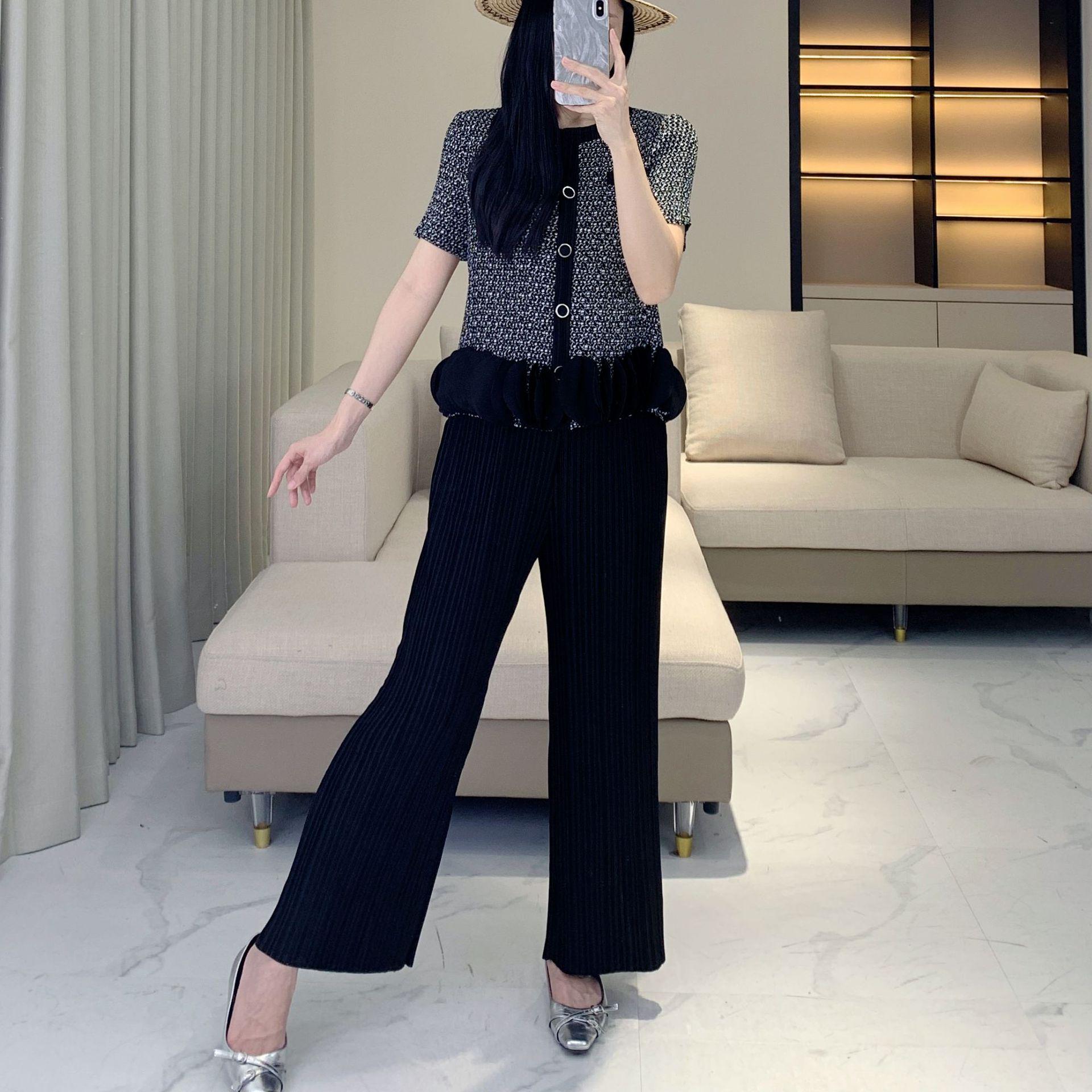 

Women s Pleated Ruffle Cardigan and Straight-Leg Pants Set One Size [Approx. 45-75 kg] чорний