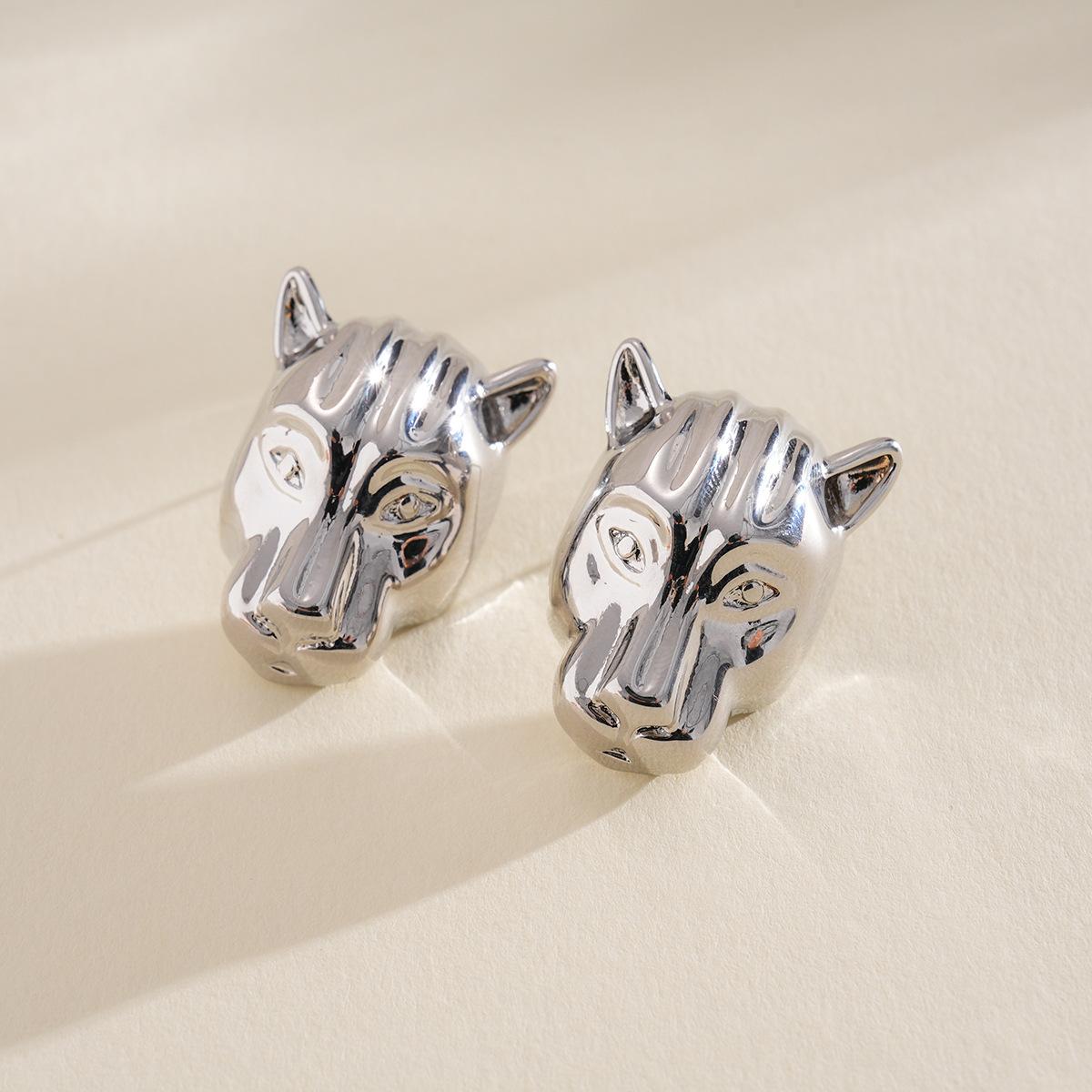 

DIGADAGU Alloy Leopard Head Animal Stud Earrings New Simple Retro Earrings Women Party Zircon Accessories медный