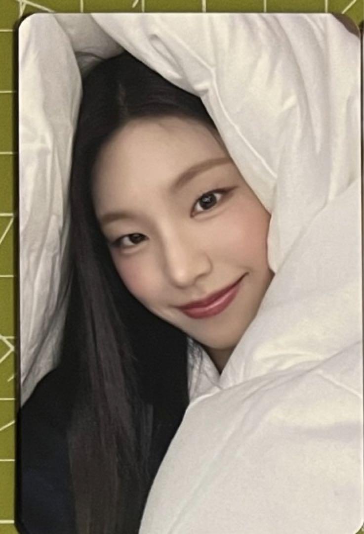 

[USED] itzy GOLD makestar China Shanghai Yongtong trading card