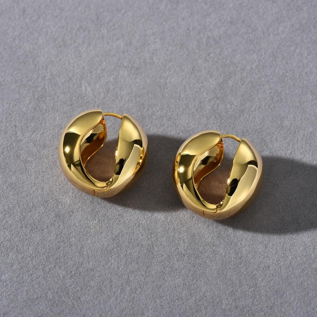 French Minimalist Cold Wind Metal Smooth Surface Round Wide Face Earrings Earrings Earrings Light Luxury Unique Temperament Earrings Women