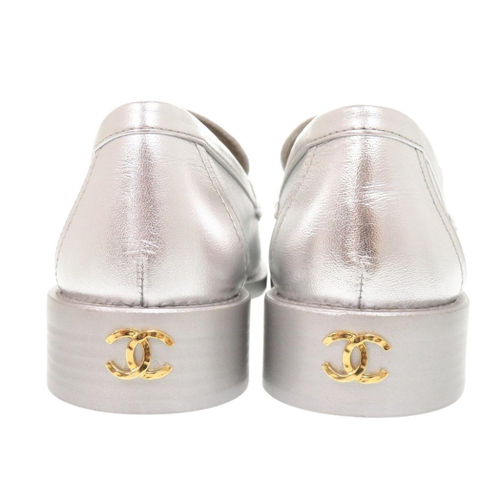 Gebrauchte AUTHENTISCHE CHANEL G45663 Loafer CC-Logo Kamelie Silbernes Leder