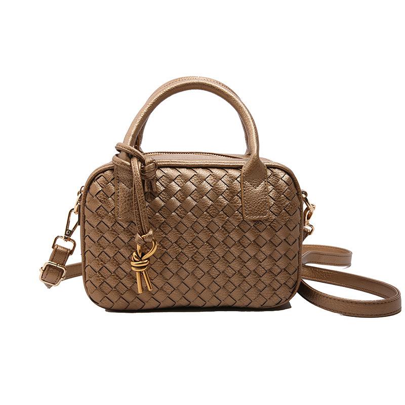 

Новая нишевая дизайнерская сумка, универсальная, с высококлассным чувством, для通勤, модная, на плечо, кроссбоди, портативная женская сумка 21*14*8cm верблюд