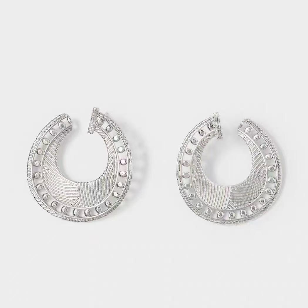 

Exotic 3D Hollow Texture Stud Earrings - Women s Retro Niche Jewelry