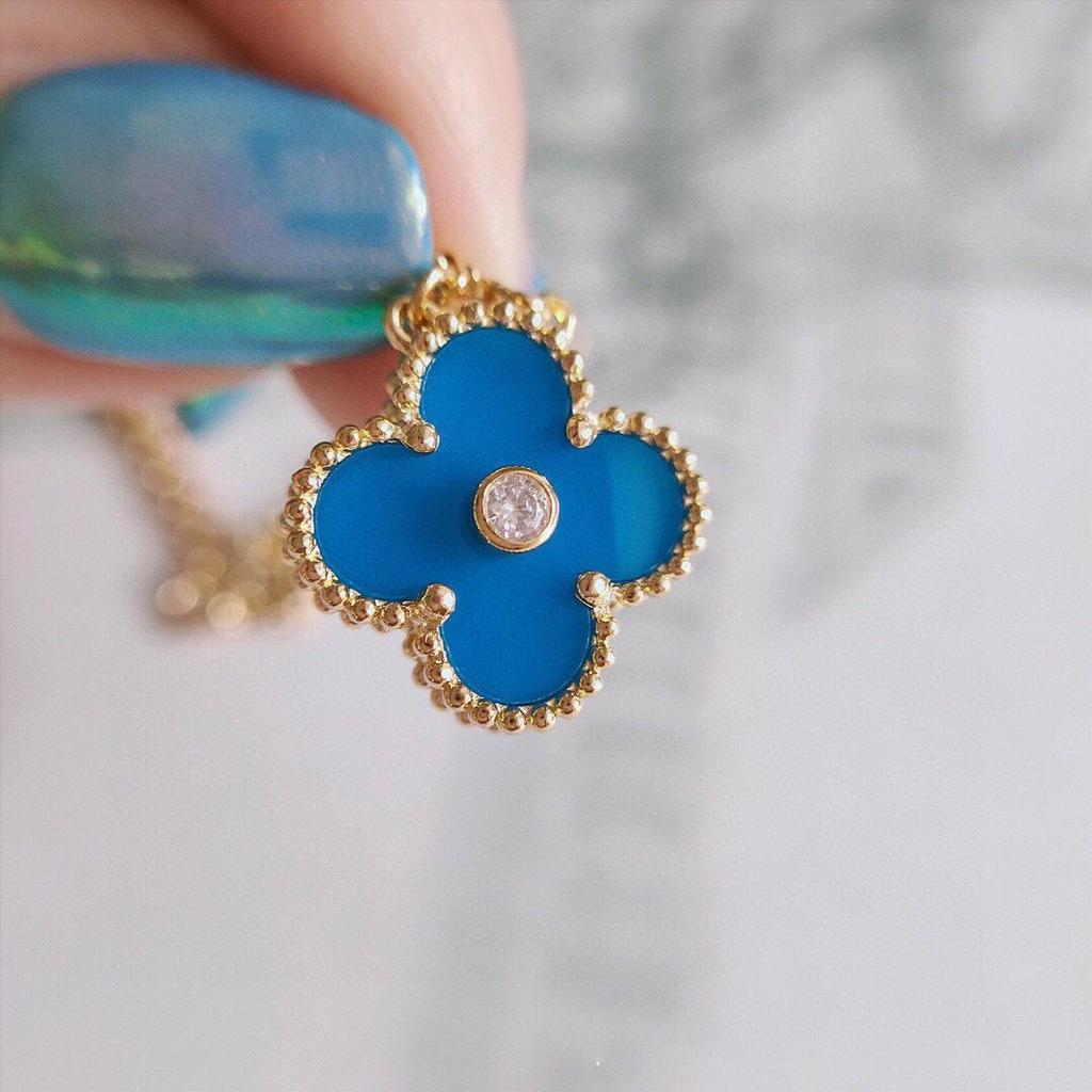 Collar de Trébol de Cuatro Hojas de Plata de Ley S925, Chapado en Oro con Nácar y Ágata sobre una Cadena Clavícula Cortada con Láser.