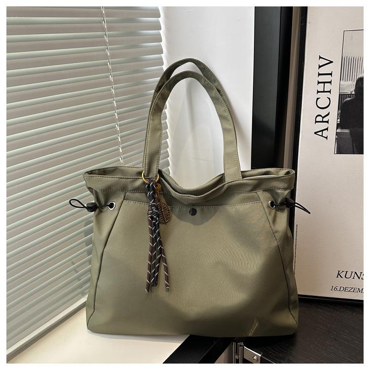 The New Pleated Strap Is Popular This Year, Large-capacity Summer Pendant, Solid Color Shoulder Tote Shoulder Bag.