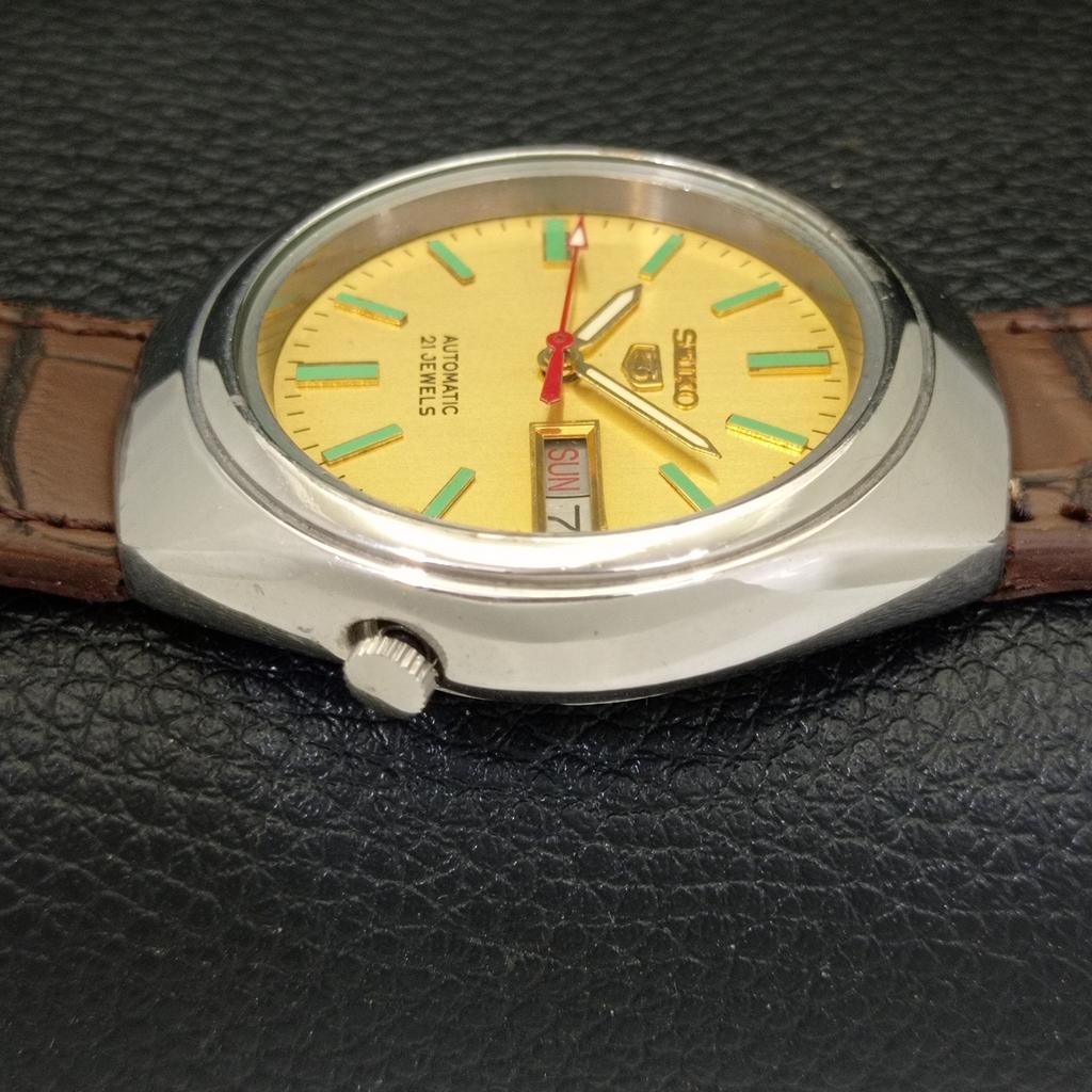 JAPAN VINTAGE SEIKO 5 AUTOMATIC 7019A MENS GOLDEN COLOR DIAL WATCH a701912-5 R207-a701912