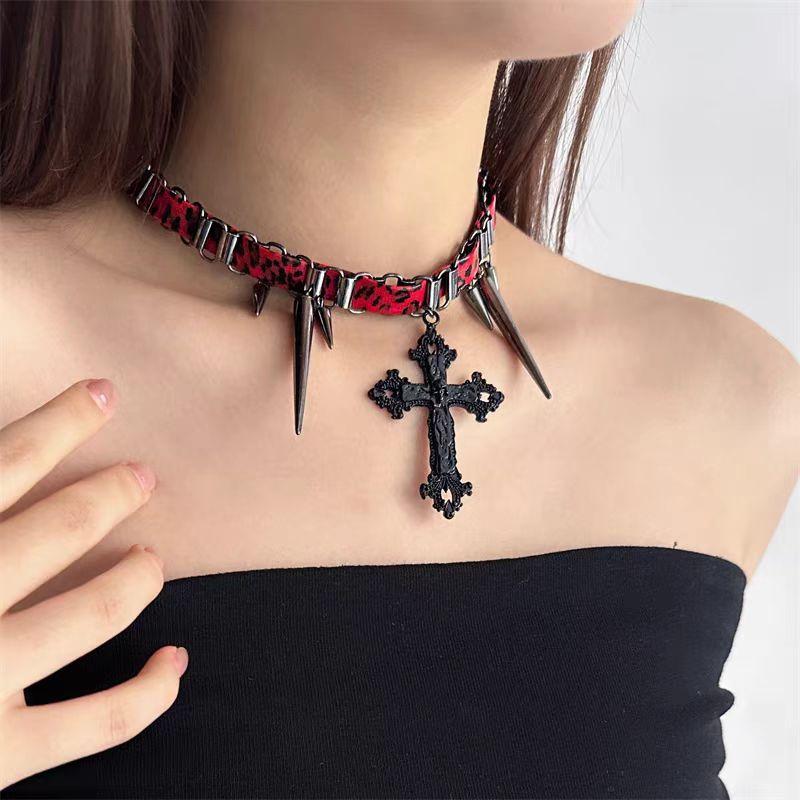 Dark Cross Bead Collarbone Chain Female Heavy Worker Spicy Girl High-end Feeling Sweet Cool Necklace Rivet Hip-hop Accessories