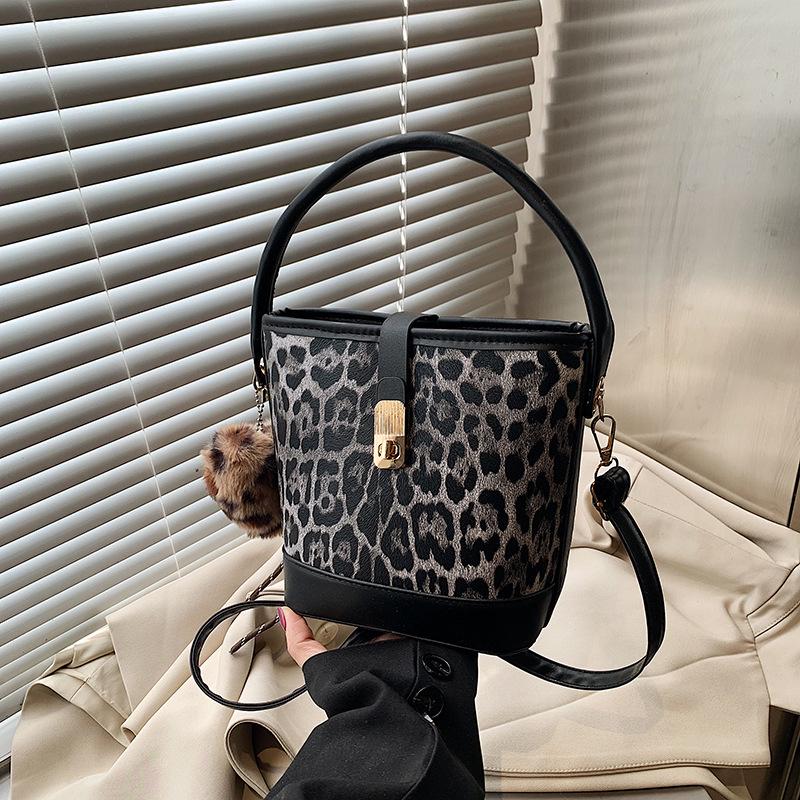 Geantă tote crossbody de damă cu imprimeu leopard la modă pentru toamna/iarna 2024