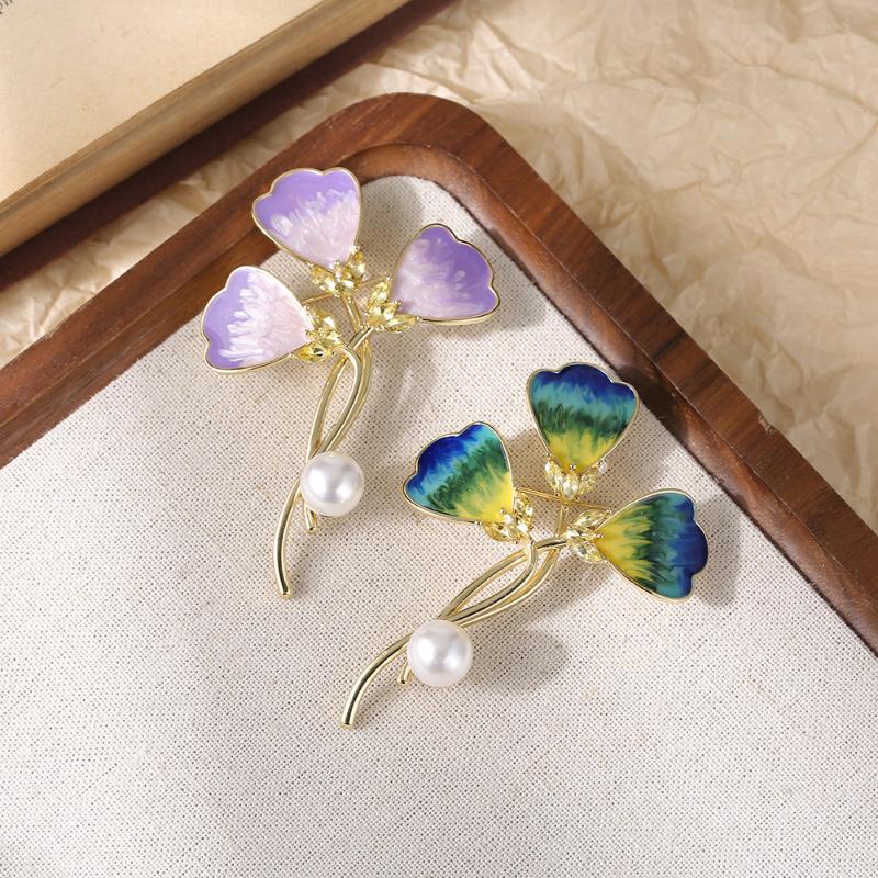 1Pcs Unisex Clover Plants Iris Flower Party Office Brooch Pins Pretty Enamel Flower Brooches For Women Gifts