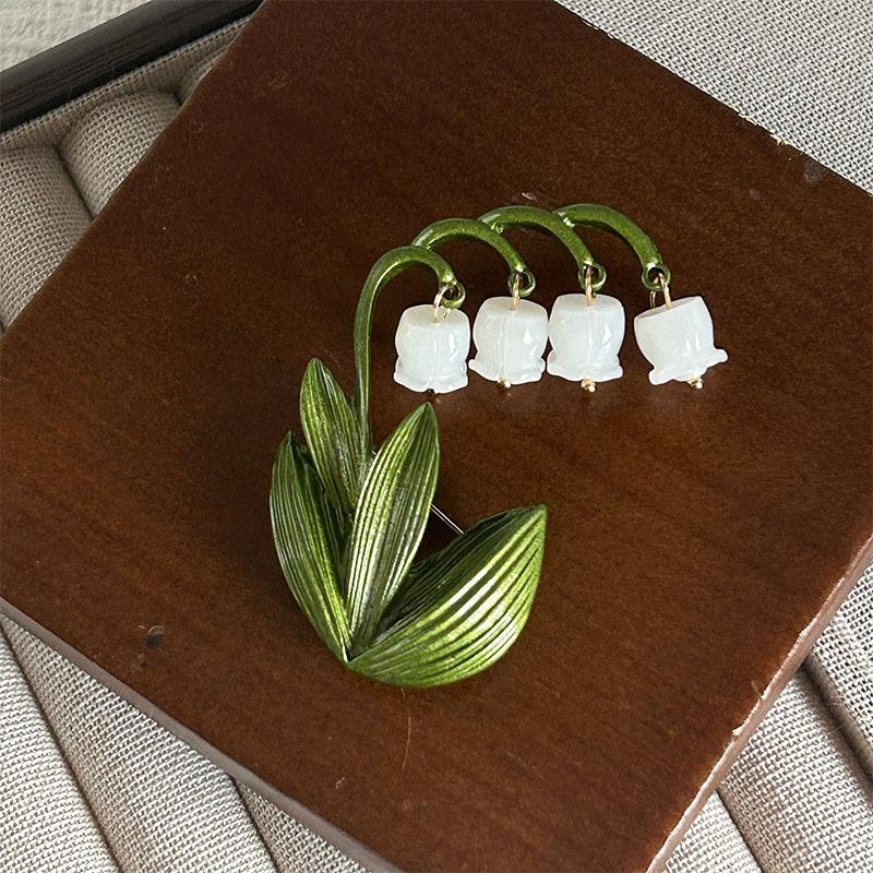 Green Leaf Bell Flower Brooch for Women - High-end Fashion Accessory To Prevent Light Leakage and Keep Your Hair In Place.