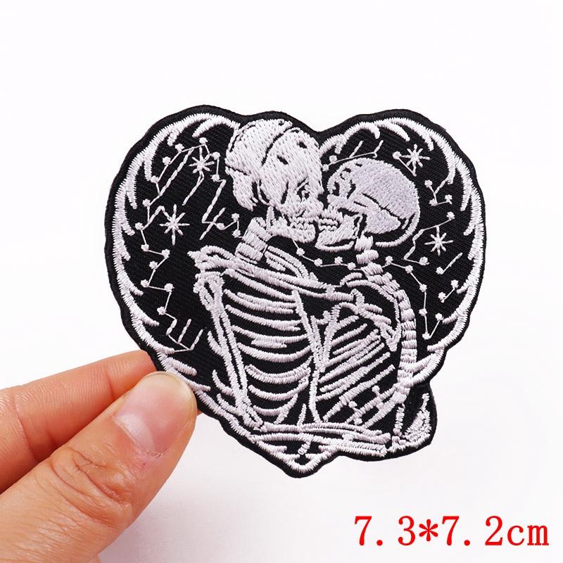 Skull Personality Punk Rock Embroidered DIY Iron On Patch Thermoadhesive Patches for Clothing Jeans Jacket Bag Badge Decoration