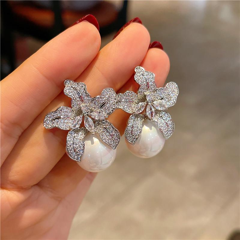 S925 Silver Needle Lily Earrings: Luxurious Pearls & Sparkling Diamonds for Women.