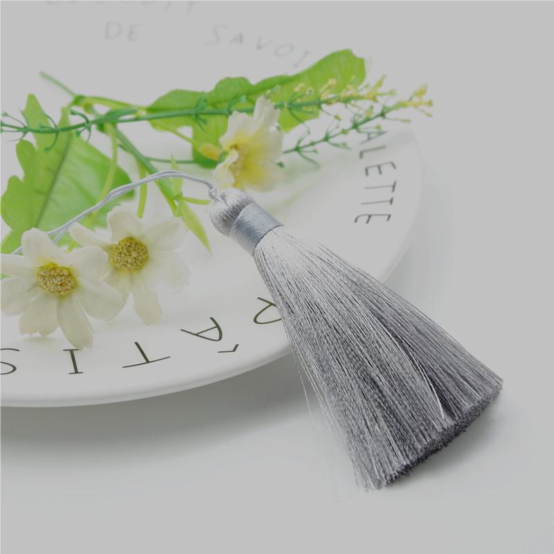 8 cm Kurzer Dicker Quaste Geschlossen Anti-Falten Vertikal Eis-Seide Kleine Quaste Hängendes Ohr Lesezeichen Kleidung Haarnadel Quaste Ohr