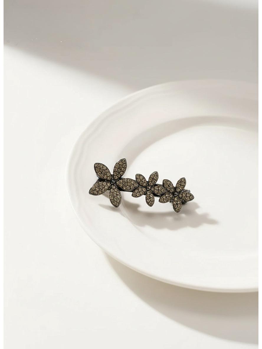 Korean Rhinestone Flower Hair Clip - Exquisite Light Luxury Style for Women, Fashionable Duckbill Side Clip for Bangs