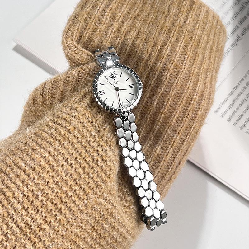 Creative Design Honeycomb Alloy Bracelet Watch Women'S Simple Temperament High Value Niche Watch