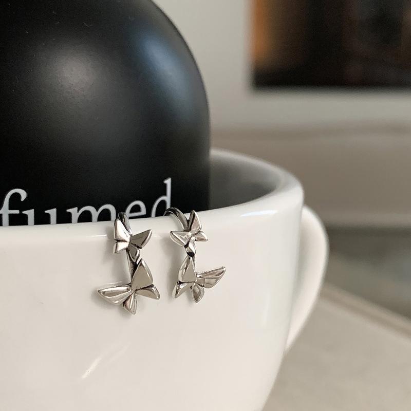 Niche design sense three-dimensional butterfly ear hook women cold wind fashion light luxury temperament versatile high-end earrings tide