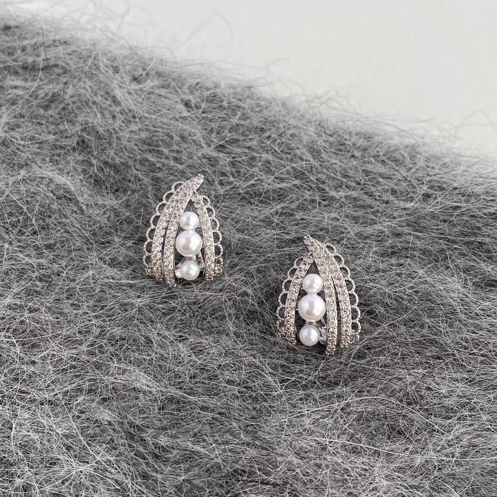 Gold Diamond Pearl Stud Earrings Design French Elegant Court Style Stud Earrings