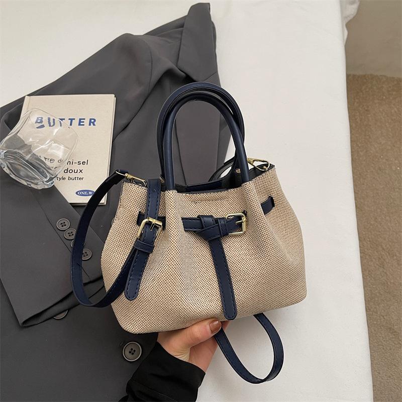Leisure Single-shoulder Bag with High-end Texture, Retro Hand-held Feel, Fashionable Cloud-shaped Bag